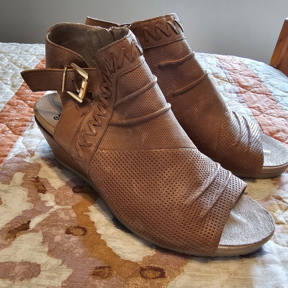 Earth Attalea Bonaire Women's Wedges Sz 9